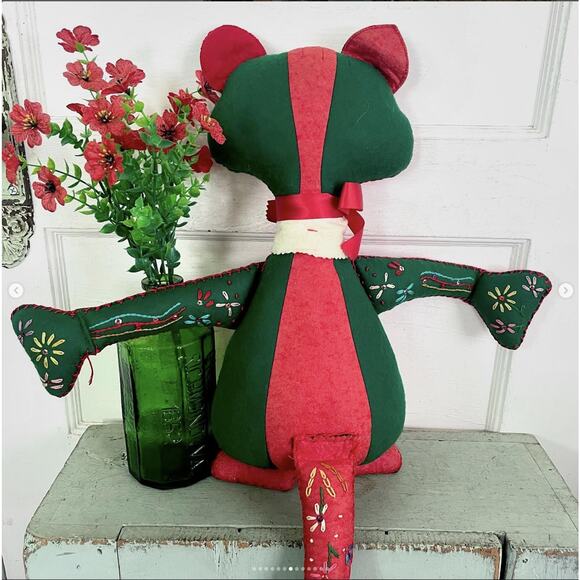 Vintage Handmade Embroidery Sequin Folk Art Christmas Cat Doll Red Green Felt - Picture 6 of 10
